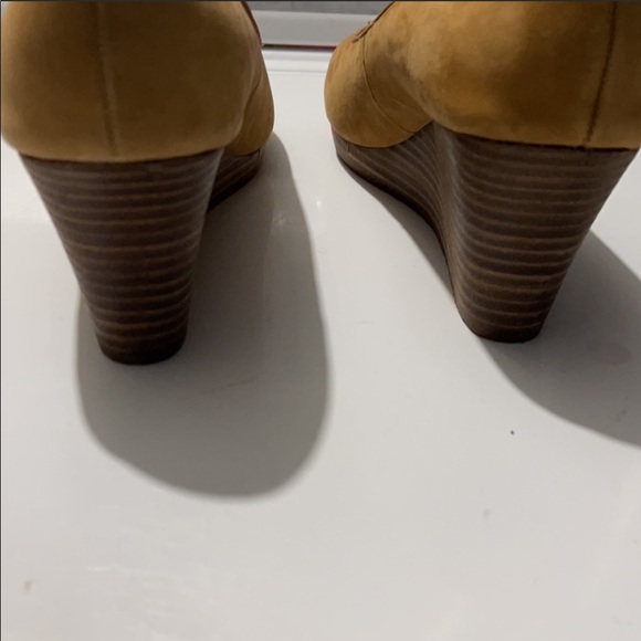 Reposh! Unworn Fossil peep toe wedge! - Picture 5 of 6